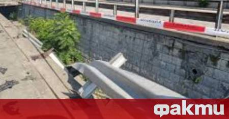 Тази нощ лек автомобил управляван от 18 годишно момиче излязъл от