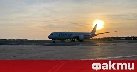 Дванайсет души бяха приети в болница след като самолет на