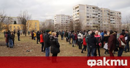 Жители на квартал Овча купел излязоха на протест днес срещу