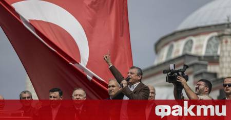 Йозгюр Йозел лидерът на основната опозиционна партия в Турция –