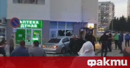 22-годишен пиян шофьор заби колата си в аптека в Габрово