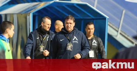 Треньорът на Левски Петър Хубчев получи тежък удар по време