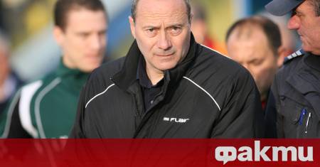 Днес бившият полузащитник и бивш старши треньор на Левски Емил