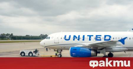 Пътнически самолет на United Airlines изпълняващ полет от Шанхай до