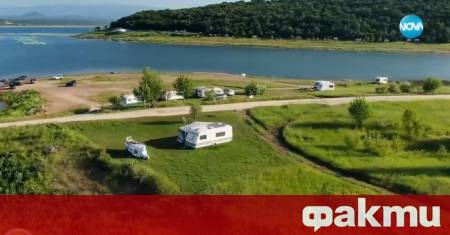 Премахват незаконните постройки вили бунгала и каравани край язовир Огоста