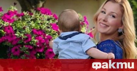 Преливаща от щастие изглежда спортната журналистка Николета Маданска гушнала сина