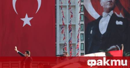 Бившият кмет на Истанбул Екрем Имамоглу който е обвинен в