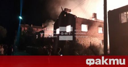 Огромен пожар пламна във велинградското село Кръстава предаде БНТ До