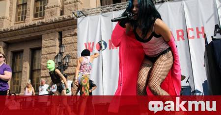 усия определи популярната пънк група Пуси райът за екстремистка организация