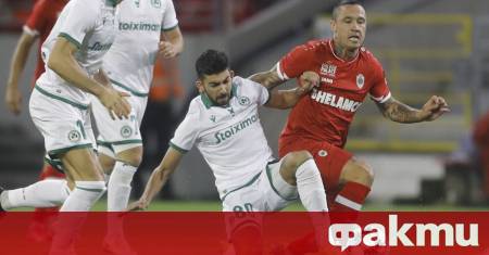 Раджа Наинголан вдясно няма намерение да спира с футбола На