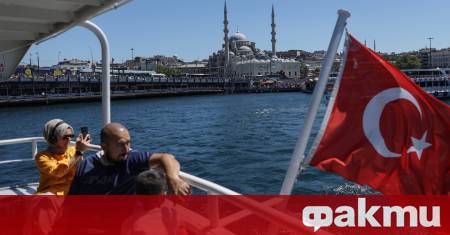 На снимките от кратката ваканция в Истанбул се виждат усмихнати