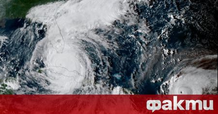 Тропическата буря Джулия прерасна в ураган съобщи американският Национален център