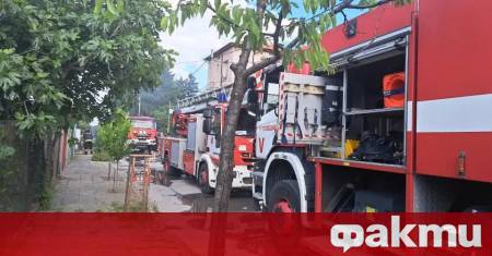 Пожар обхвана няколко стопански постройки и къщи в кв Прослав