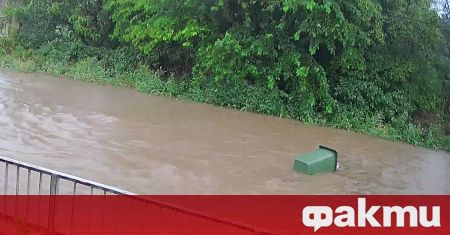 Проливен дъжд доведе до наводнение в Карлово съобщи бТВ Някои от