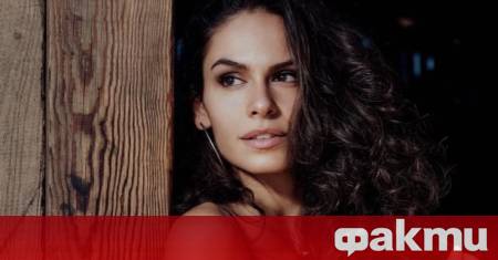 Популярната актриса Даяна Ханджиева публикува кадри от своята бременна фотосесия