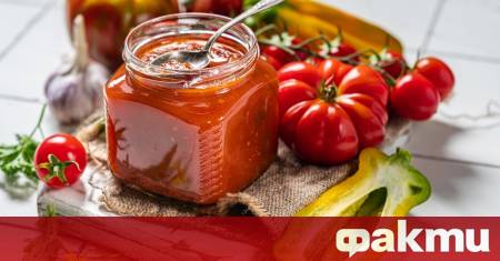 Необходими продукти 2 кг домати червени чушки 80 мл олио