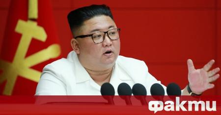 Севернокорейските медии разпространиха днес снимки на Ким, председателстващ съвещание по