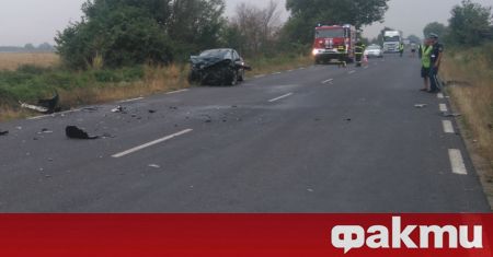 Тежка катастрофа затруднява движението на Подбалканския път край карловското село
