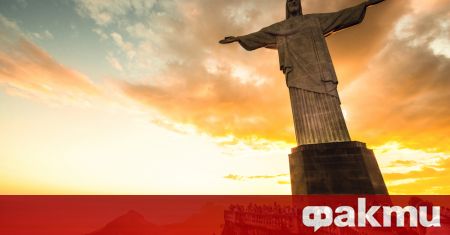 Прочутата статуя на Христос Спасителя в Рио де Жанейро вече
