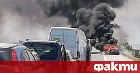 Лек автомобил запалил се на автомагистрала Тракия в участъка между