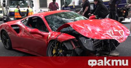 Ferrari за 200 000 евро беше разбито в лондонски автобус.