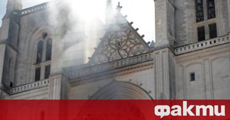 Овладян е пожарът който избухна тази сутрин в готическата катедрала