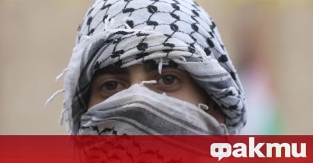 Палестинец намушка с нож трима израелци в селище на окупирания