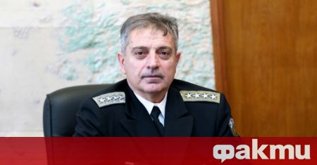 Началникът на отбраната адмирал Емил Ефтимов предупреди, че пред държавата