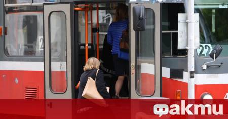 Очаква се автобусите тролейбусите и трамваите да спрат Какви са