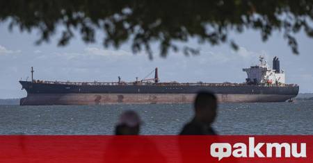 Около дузина танкери натоварени с венецуелски суров петрол и горива