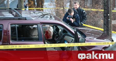 Сцената може да се види в интернет от три ъгъла