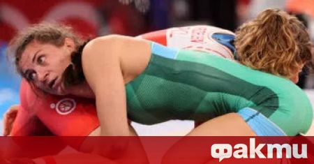 Бронзовата медалистка в борба категория до 57 килограма Евелина Николова