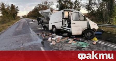 Шофьор загина при челен удар с камион на пътя Шумен Русе