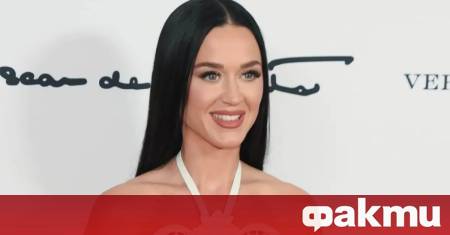 Певицата Кейти Пери публикува в сряда поредица от снимки в