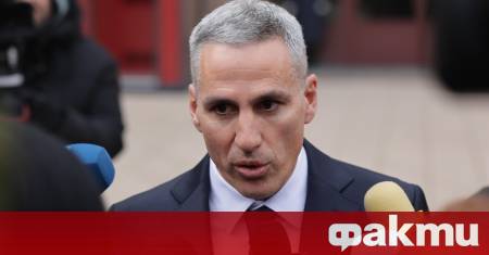 Кой е Андрей Гюров В продължение на две десетилетия неговата