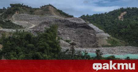 Лавина от боклук затрупа работници в съоръжение за разделяне на