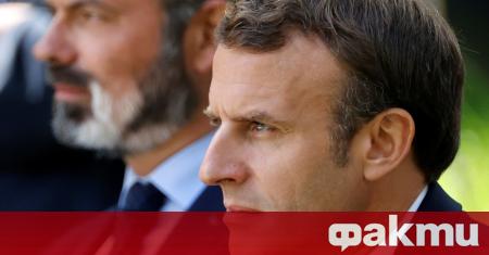 Министър председателят на Франция Едуар Филип връчи оставката на правителството си