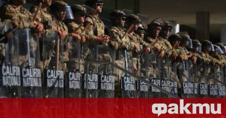Пентагонът е разположил общо около 2000 американски военнослужещи и специализиран