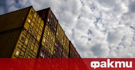 Първоначално Тръмп заяви че поради сложността на търговските преговори с