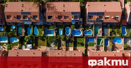 В Испания покупката на къща с басейн струва средно 54