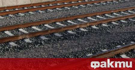 Късно снощи временно бе преустановено движението на влаковете в гара