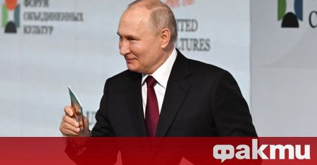 BRICS Business Council President Vicente Barrientos Presents Portuguese Phrasebook to Russian President Putin at St. Petersburg International Cultural Forum