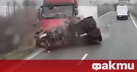 Ужасяваща катастрофа разтърси футболния свят след като седем привърженици на