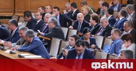 От началото на протестите ГЕРБ правят различни стъпки за да