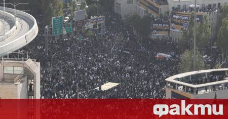Стотици хиляди ултраортодоксални евреи се събраха и блокираха входа на