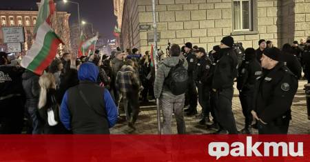 Протестиращи срещу приемането на еврото блокираха движението по бул Цар