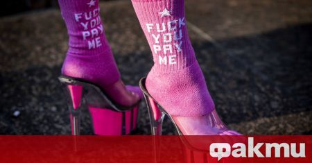 Десетки работещи в нидерландската секс индустрия протестираха вчера пред парламента