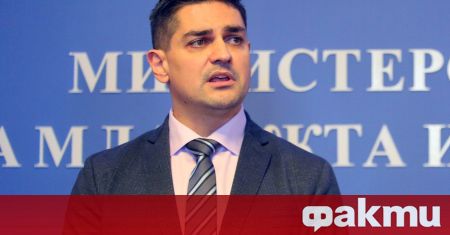 Министърът на младежта и спорта Радостин Василев заяви че не
