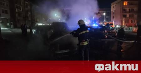 Пожар в Казанлък Изгорели са три коли Сигналът за пожара
