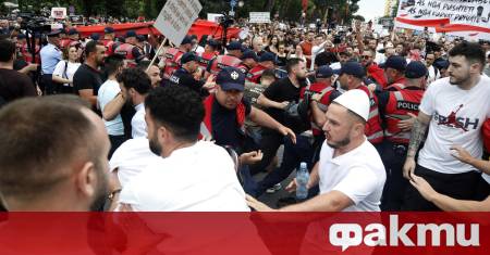 Хиляди жители на Албания излязоха на протест в центъра на